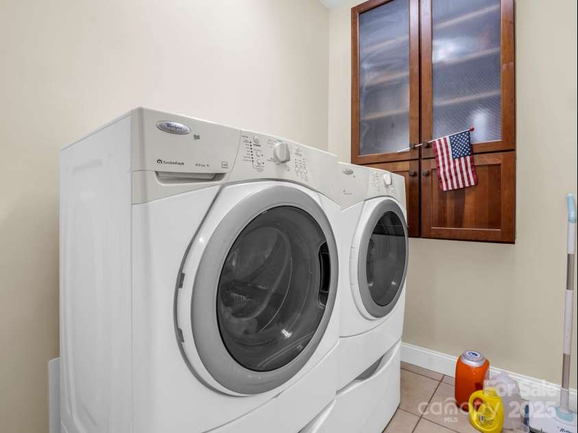 39 Rambling Creek, Tryon, NC 28782.  MLS# CAR4233554, YatesRealty ID 10275. Laundry Room