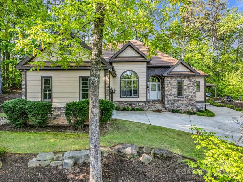 39 Rambling Creek, Tryon, NC 28782.  MLS# CAR4233554, YatesRealty ID 10275. Street View
