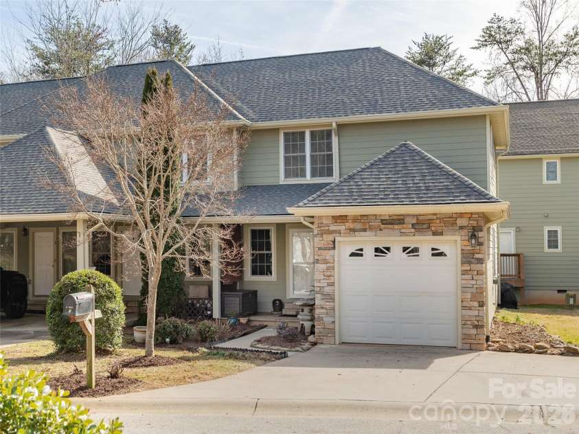 10 Aberdeen Drive, Arden, NC 28704.  MLS# CAR4344820, YatesRealty ID 10276. 1 car garage attached with built in storage