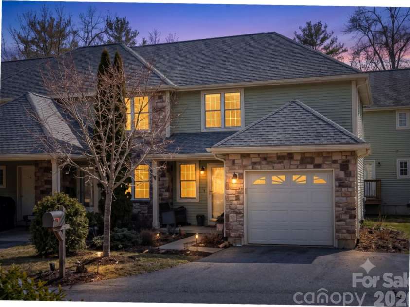 10 Aberdeen Drive, Arden, NC 28704.  MLS# CAR4344820, YatesRealty ID 10276. 