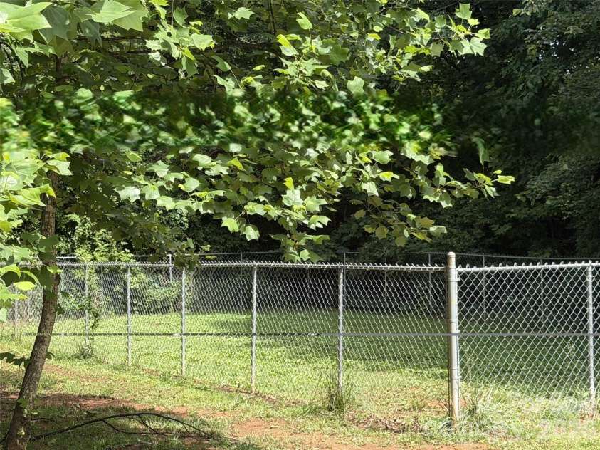 10 Aberdeen Drive, Arden, NC 28704.  MLS# CAR4344820, YatesRealty ID 10276. A park for your furry friends. 