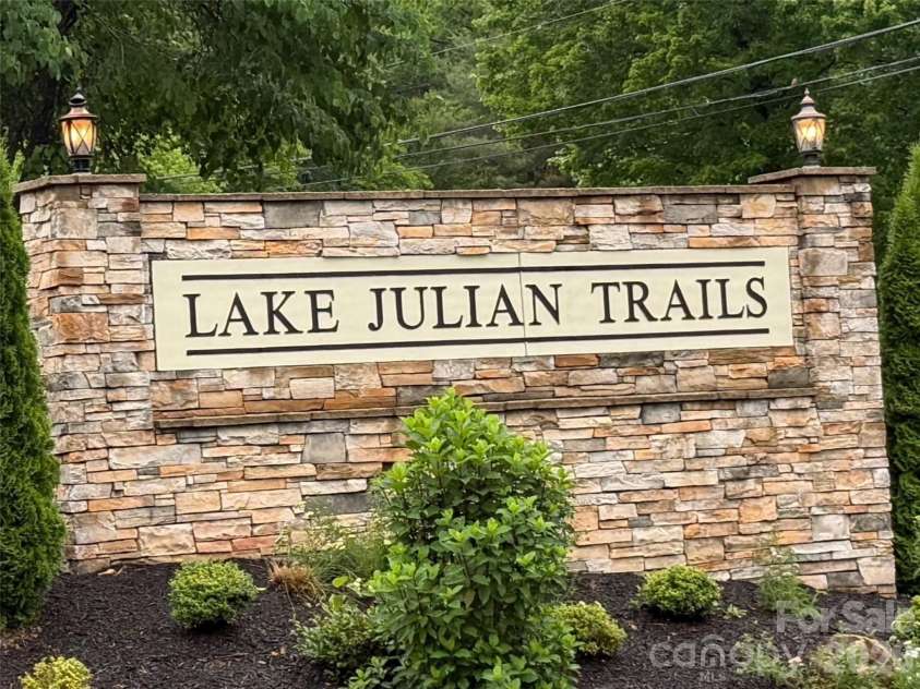 10 Aberdeen Drive, Arden, NC 28704.  MLS# CAR4344820, YatesRealty ID 10276. Located only minutes from the airport, Asheville & Hendersonville. Private and Convenience. Located just minutes from the airport, Asheville and Hendersonville offer both privacy and convenience.