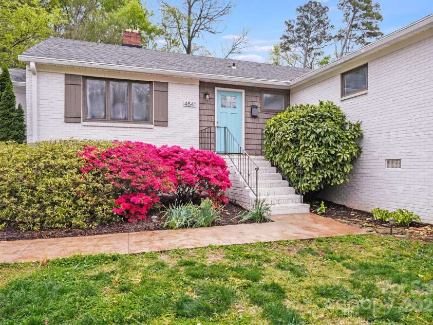 4541 Bradbury Drive, Charlotte, NC 28209.  MLS# CAR4243000, YatesRealty ID 10277. 