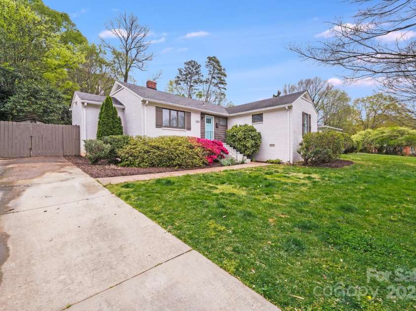 4541 Bradbury Drive, Charlotte, NC 28209.  MLS# CAR4243000, YatesRealty ID 10277. 