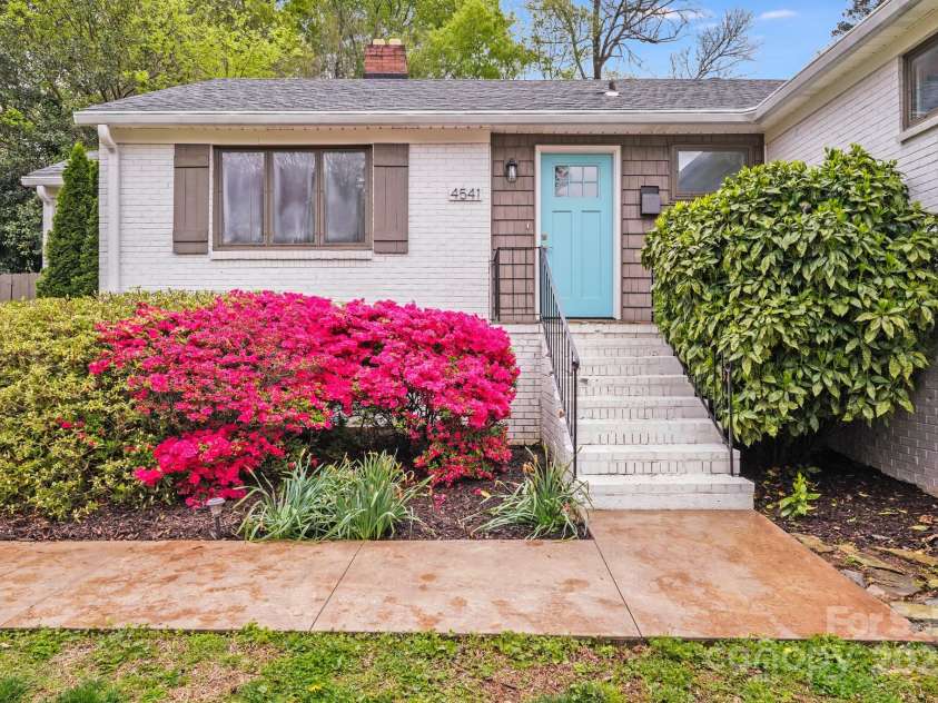 4541 Bradbury Drive, Charlotte, NC 28209.  MLS# CAR4243000, YatesRealty ID 10277. 