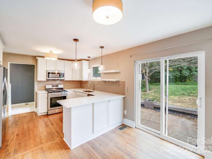 4541 Bradbury Drive, Charlotte, NC 28209.  MLS# CAR4243000, YatesRealty ID 10277. 