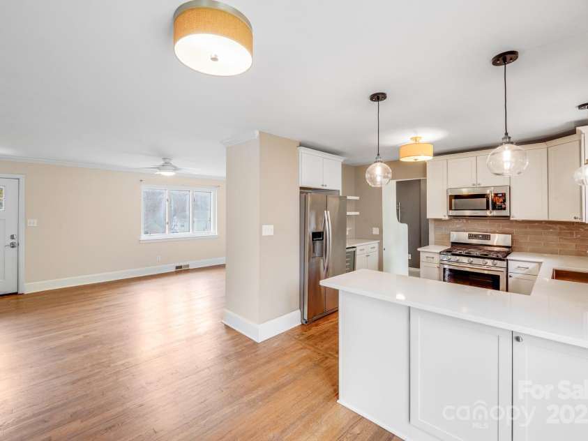 4541 Bradbury Drive, Charlotte, NC 28209.  MLS# CAR4243000, YatesRealty ID 10277. 