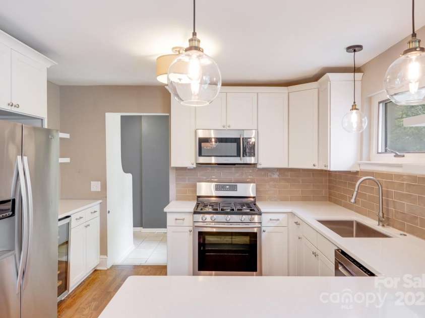 4541 Bradbury Drive, Charlotte, NC 28209.  MLS# CAR4243000, YatesRealty ID 10277. 