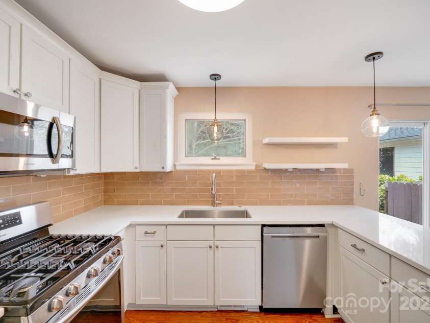 4541 Bradbury Drive, Charlotte, NC 28209.  MLS# CAR4243000, YatesRealty ID 10277. 