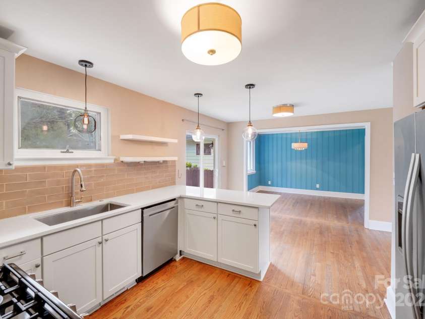 4541 Bradbury Drive, Charlotte, NC 28209.  MLS# CAR4243000, YatesRealty ID 10277. 