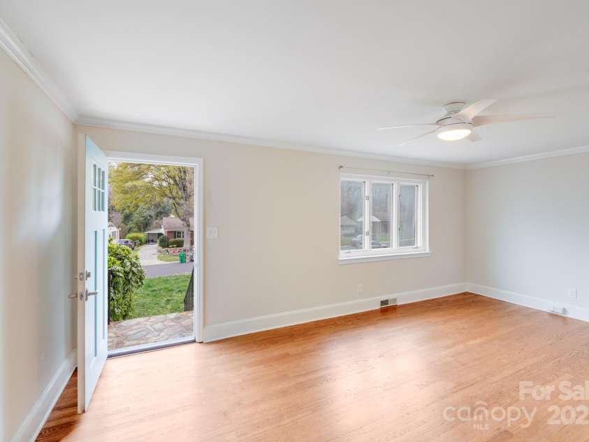 4541 Bradbury Drive, Charlotte, NC 28209.  MLS# CAR4243000, YatesRealty ID 10277. 