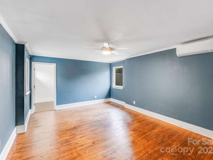 4541 Bradbury Drive, Charlotte, NC 28209.  MLS# CAR4243000, YatesRealty ID 10277. 