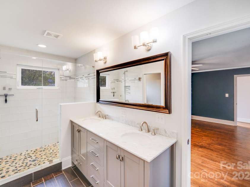 4541 Bradbury Drive, Charlotte, NC 28209.  MLS# CAR4243000, YatesRealty ID 10277. 