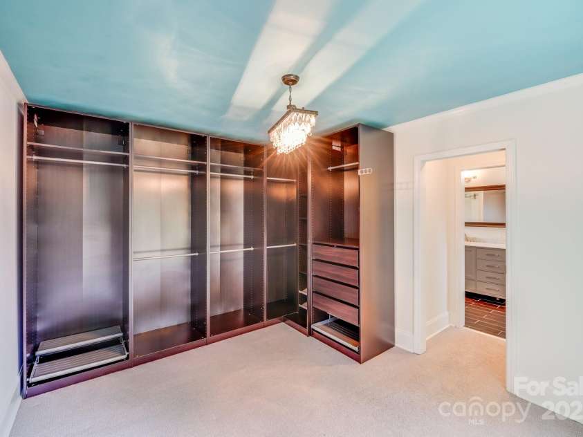 4541 Bradbury Drive, Charlotte, NC 28209.  MLS# CAR4243000, YatesRealty ID 10277. 