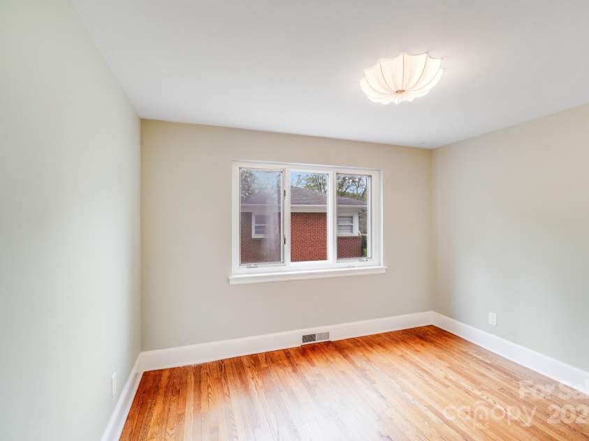 4541 Bradbury Drive, Charlotte, NC 28209.  MLS# CAR4243000, YatesRealty ID 10277. 