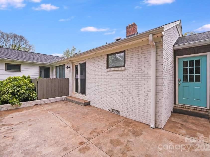 4541 Bradbury Drive, Charlotte, NC 28209.  MLS# CAR4243000, YatesRealty ID 10277. 