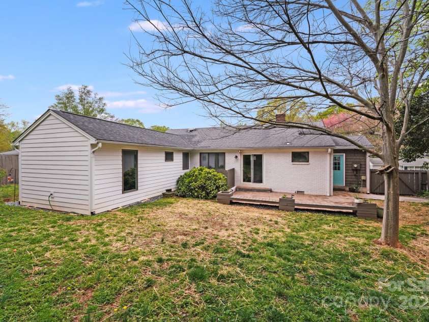 4541 Bradbury Drive, Charlotte, NC 28209.  MLS# CAR4243000, YatesRealty ID 10277. 