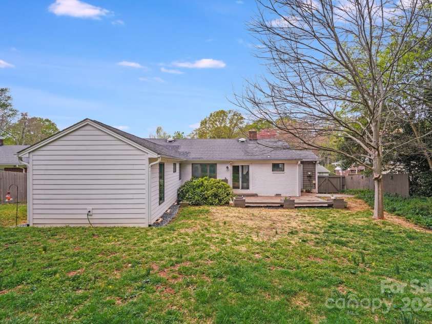 4541 Bradbury Drive, Charlotte, NC 28209.  MLS# CAR4243000, YatesRealty ID 10277. 