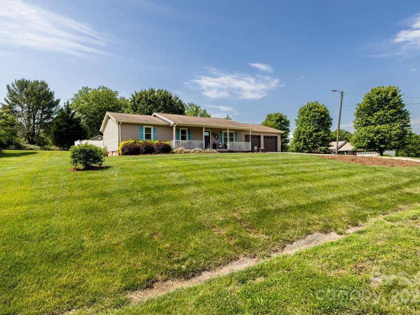 3310 46th Avenue, Hickory, NC 28601.  MLS# CAR4253914, YatesRealty ID 10279. 