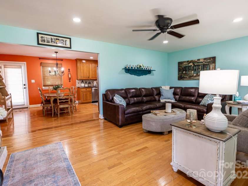 3310 46th Avenue, Hickory, NC 28601.  MLS# CAR4253914, YatesRealty ID 10279. 