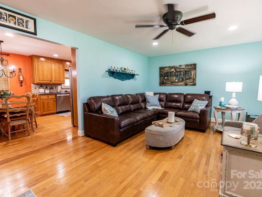 3310 46th Avenue, Hickory, NC 28601.  MLS# CAR4253914, YatesRealty ID 10279. 