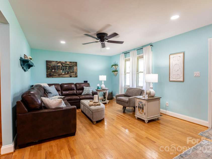 3310 46th Avenue, Hickory, NC 28601.  MLS# CAR4253914, YatesRealty ID 10279. 