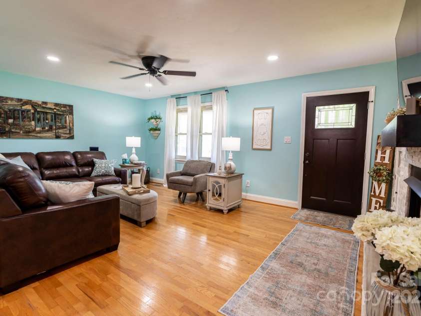 3310 46th Avenue, Hickory, NC 28601.  MLS# CAR4253914, YatesRealty ID 10279. 