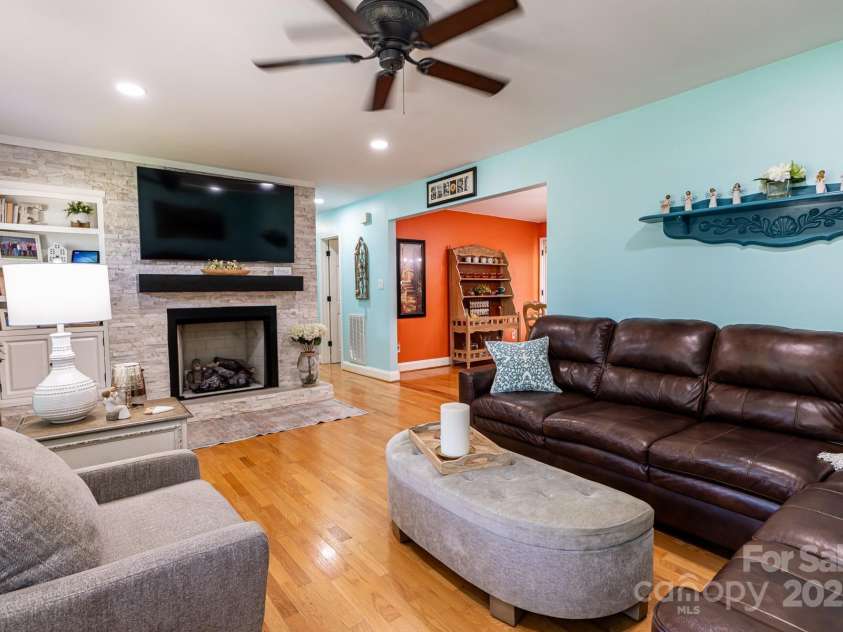 3310 46th Avenue, Hickory, NC 28601.  MLS# CAR4253914, YatesRealty ID 10279. 