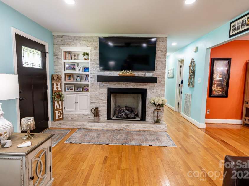 3310 46th Avenue, Hickory, NC 28601.  MLS# CAR4253914, YatesRealty ID 10279. 