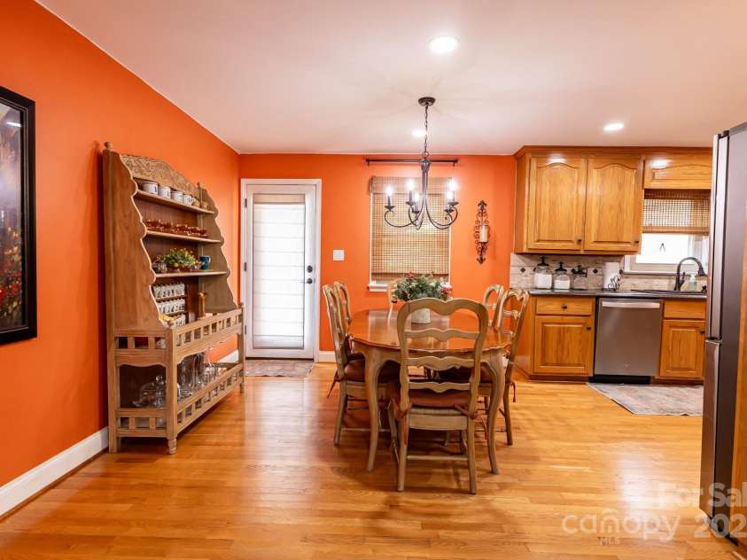 3310 46th Avenue, Hickory, NC 28601.  MLS# CAR4253914, YatesRealty ID 10279. 