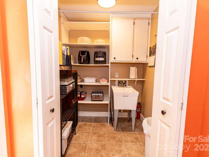 3310 46th Avenue, Hickory, NC 28601.  MLS# CAR4253914, YatesRealty ID 10279. 