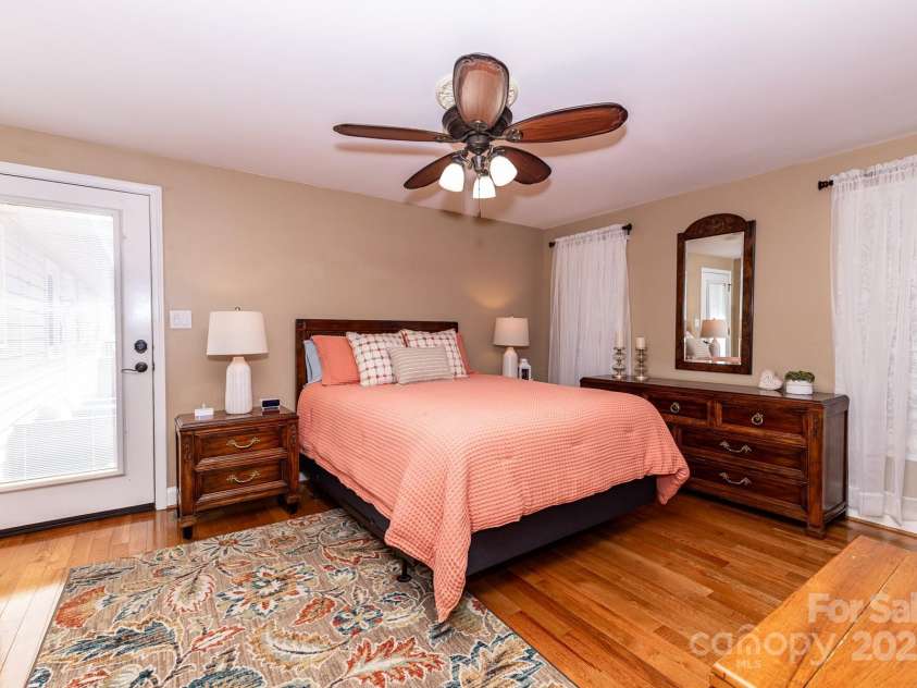 3310 46th Avenue, Hickory, NC 28601.  MLS# CAR4253914, YatesRealty ID 10279. 