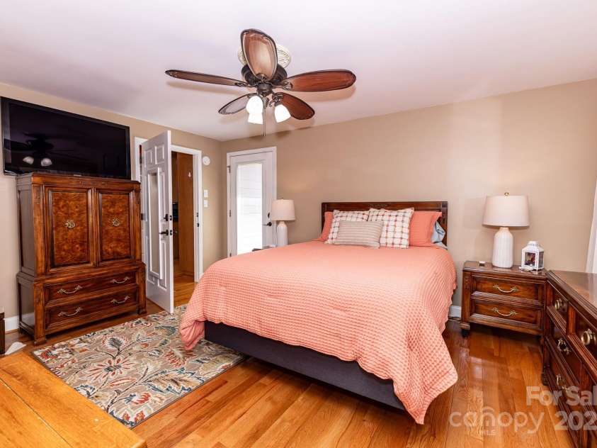 3310 46th Avenue, Hickory, NC 28601.  MLS# CAR4253914, YatesRealty ID 10279. 