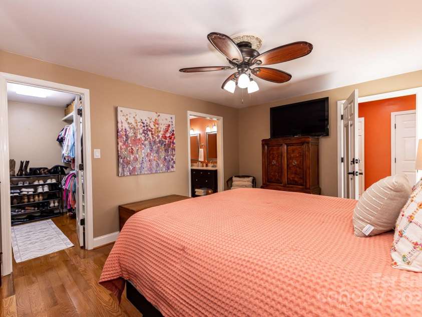 3310 46th Avenue, Hickory, NC 28601.  MLS# CAR4253914, YatesRealty ID 10279. 