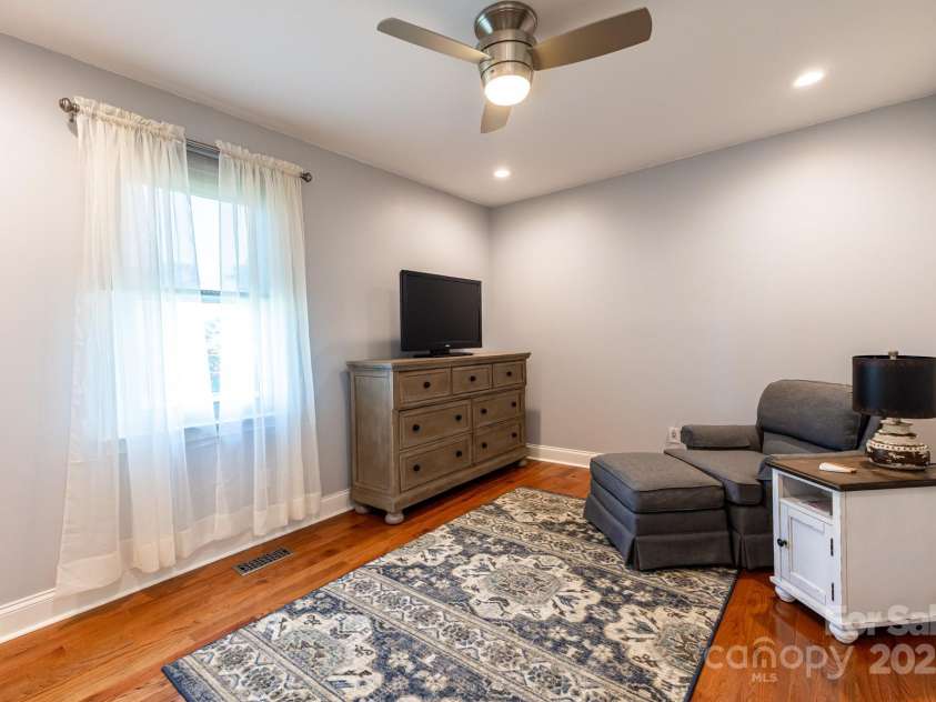 3310 46th Avenue, Hickory, NC 28601.  MLS# CAR4253914, YatesRealty ID 10279. 