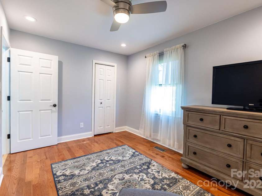 3310 46th Avenue, Hickory, NC 28601.  MLS# CAR4253914, YatesRealty ID 10279. 