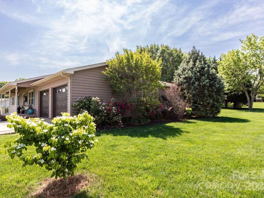 3310 46th Avenue, Hickory, NC 28601.  MLS# CAR4253914, YatesRealty ID 10279. 