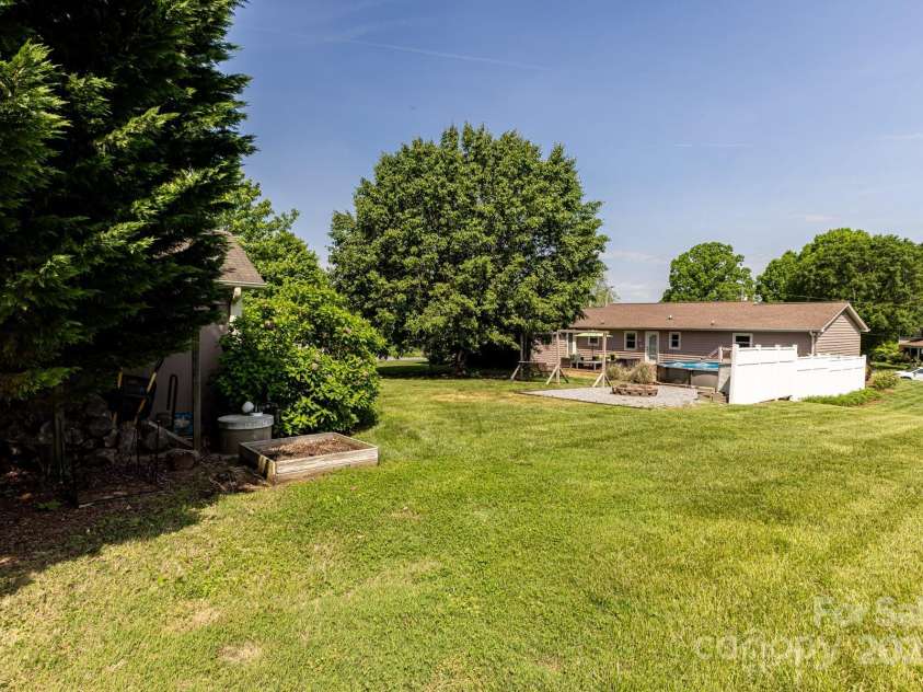 3310 46th Avenue, Hickory, NC 28601.  MLS# CAR4253914, YatesRealty ID 10279. 