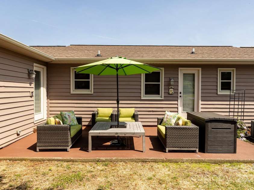 3310 46th Avenue, Hickory, NC 28601.  MLS# CAR4253914, YatesRealty ID 10279. 