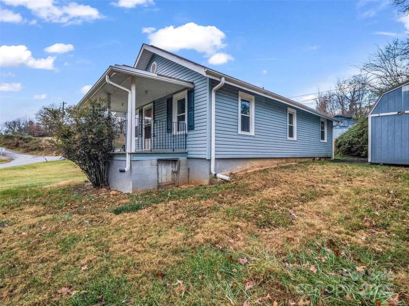 120 Maple Ridge Road, Candler, NC 28715.  MLS# CAR4327702, YatesRealty ID 1028. 