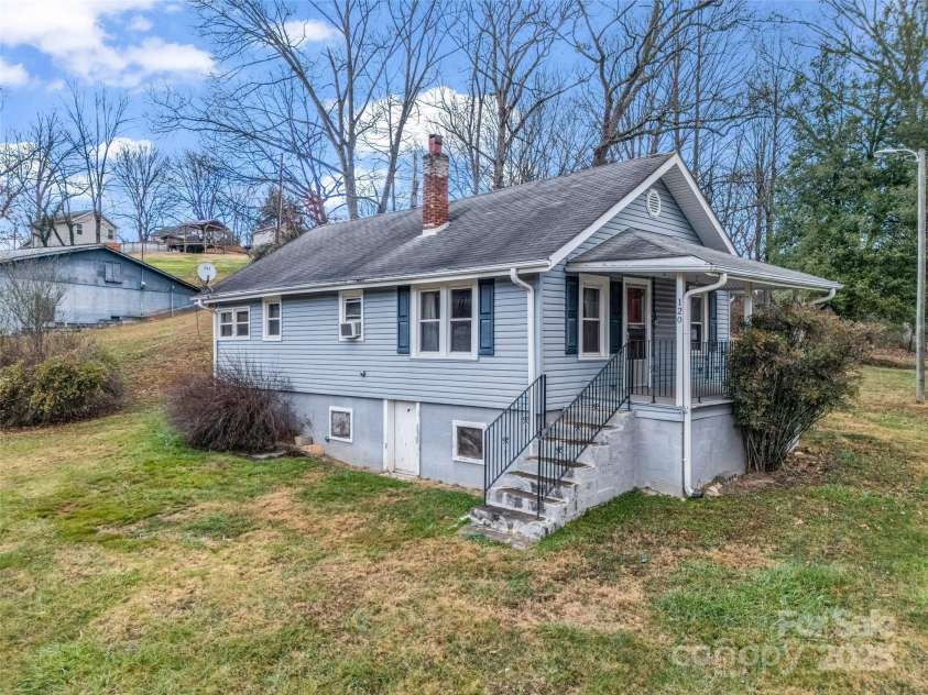 120 Maple Ridge Road, Candler, NC 28715.  MLS# CAR4327702, YatesRealty ID 1028. 