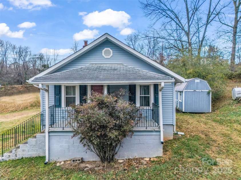 120 Maple Ridge Road, Candler, NC 28715.  MLS# CAR4327702, YatesRealty ID 1028. 