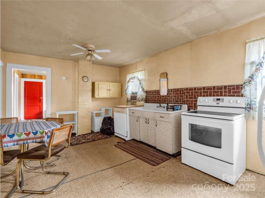 120 Maple Ridge Road, Candler, NC 28715.  MLS# CAR4327702, YatesRealty ID 1028. 