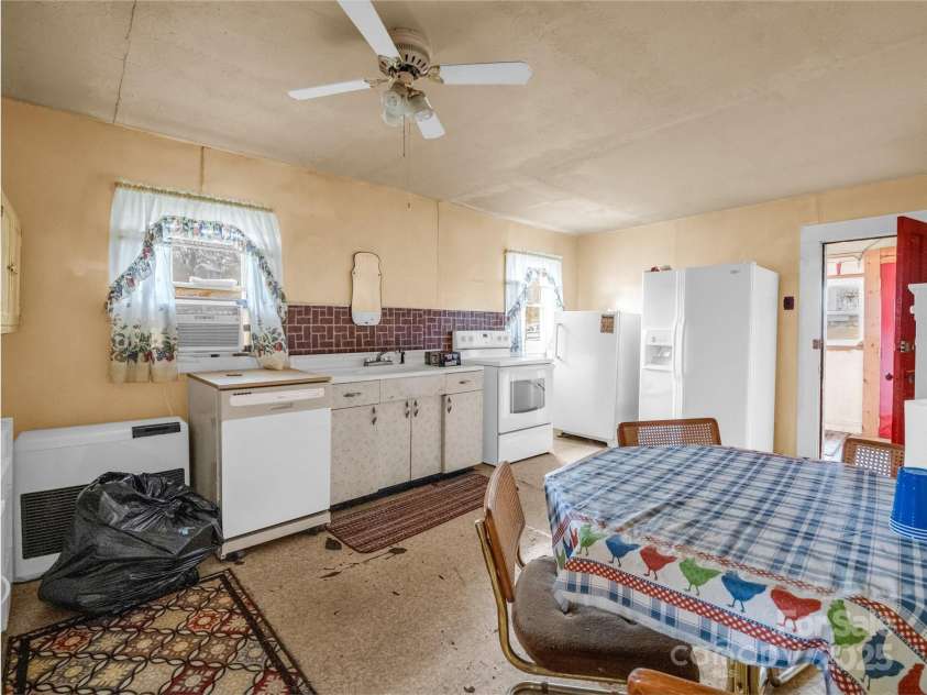 120 Maple Ridge Road, Candler, NC 28715.  MLS# CAR4327702, YatesRealty ID 1028. 