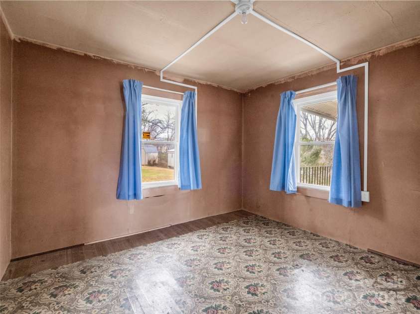 120 Maple Ridge Road, Candler, NC 28715.  MLS# CAR4327702, YatesRealty ID 1028. 