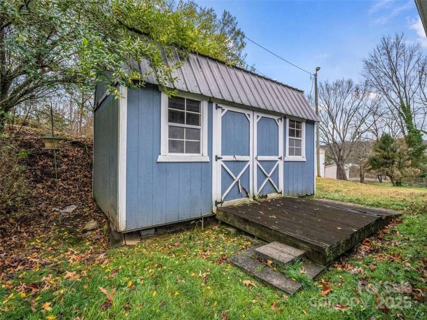 120 Maple Ridge Road, Candler, NC 28715.  MLS# CAR4327702, YatesRealty ID 1028. 