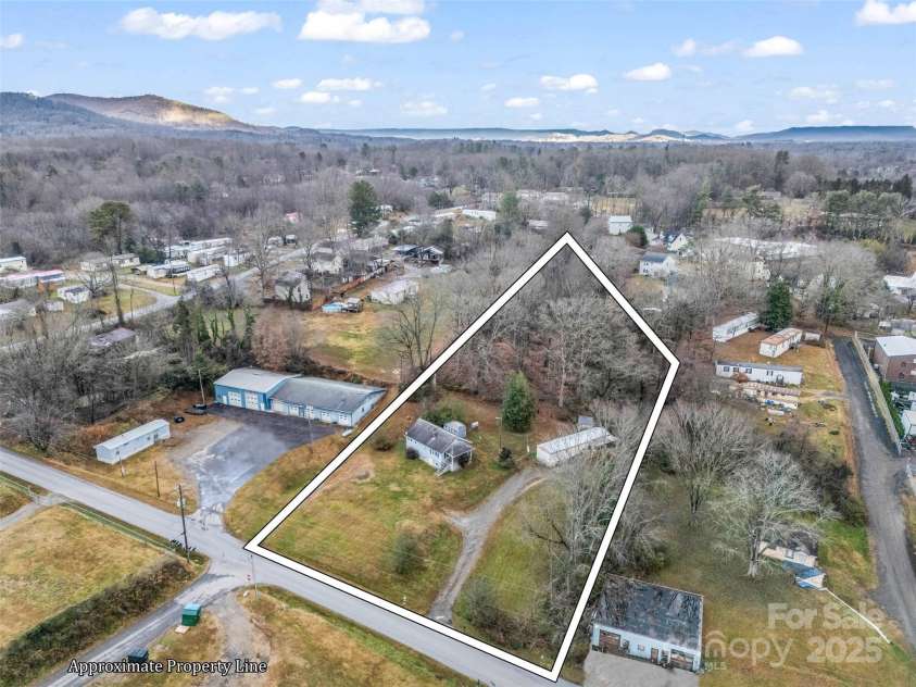 120 Maple Ridge Road, Candler, NC 28715.  MLS# CAR4327702, YatesRealty ID 1028. 