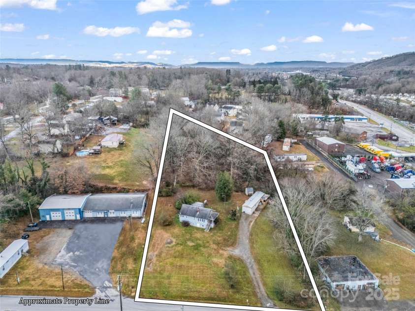 120 Maple Ridge Road, Candler, NC 28715.  MLS# CAR4327702, YatesRealty ID 1028. 