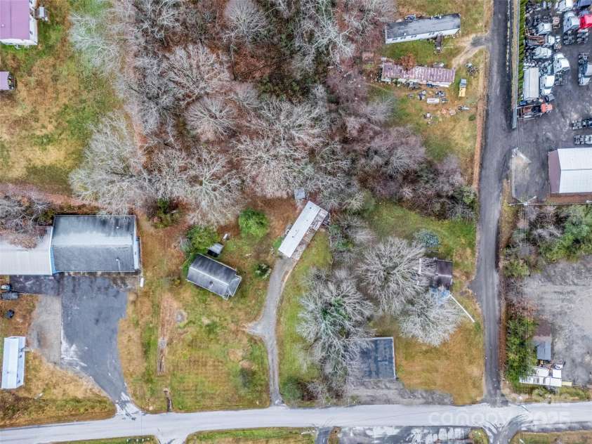 120 Maple Ridge Road, Candler, NC 28715.  MLS# CAR4327702, YatesRealty ID 1028. 