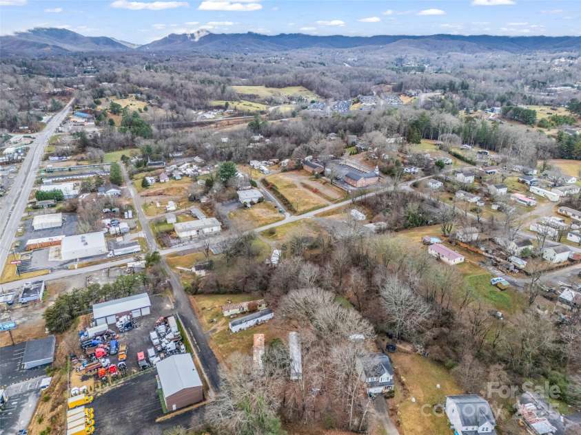 120 Maple Ridge Road, Candler, NC 28715.  MLS# CAR4327702, YatesRealty ID 1028. 